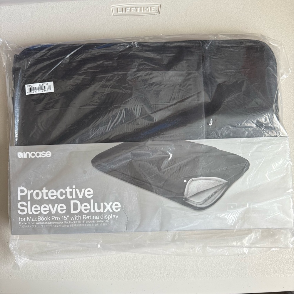 Incase Gray Protective Sleeve Deluxe for MacBook Pro 15"